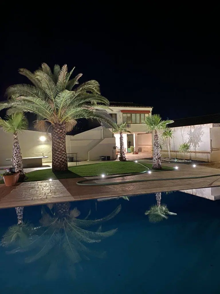 La piscina de noche