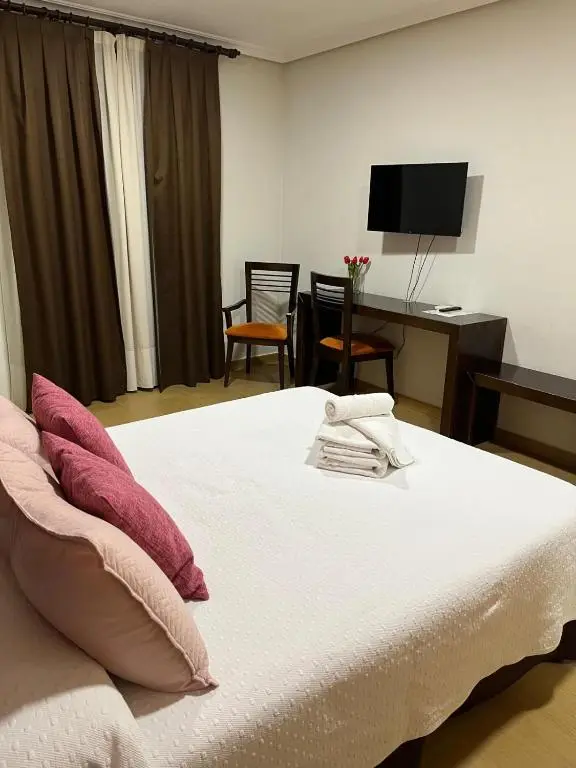 Habitación con escritorio